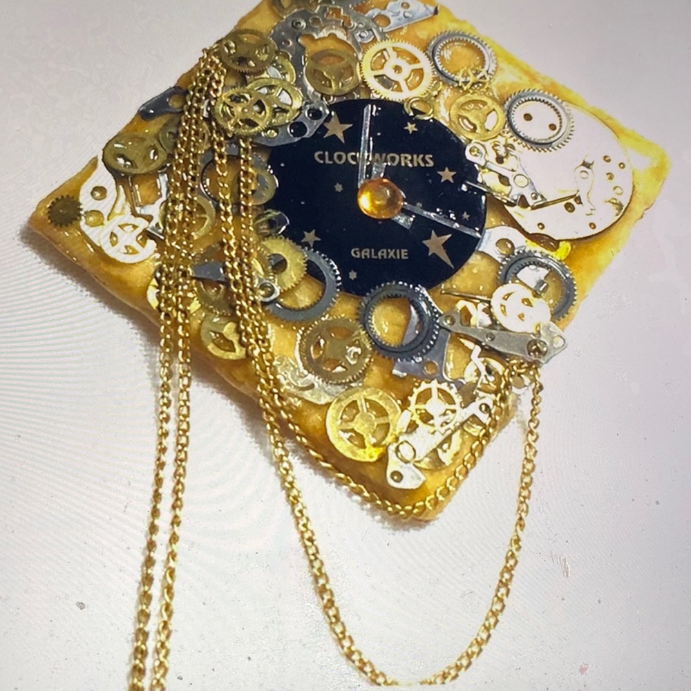 Vintage real saltine cracker, brooch pin looks like a clock